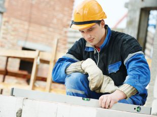 A kőműves tanfolyam elvégzése után számtalan tevékenységet folytathatsz az építőiparban.