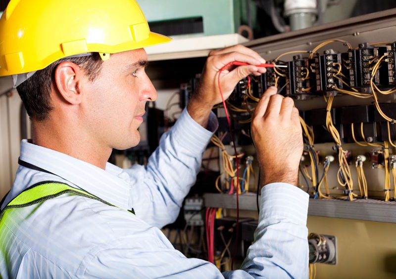 A villanyszerelő tanfolyam során elsajátíthatod a különböző áramkörök felépítését.